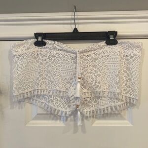 PilyQ Water Lily Napa Fringe White Lace Beach Coverup Shorts- Size M/L